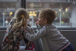 איך להעסיק ילדים בזמן נסיעות ארוכות?